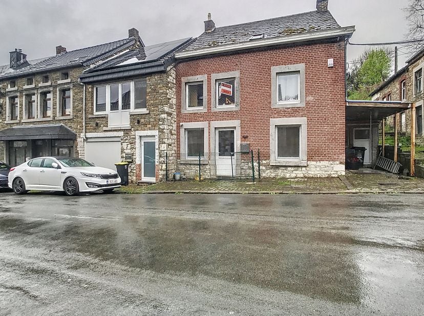 Offre à partir de 179.000€: Maison 3 façades, située au centre de la commune de Comblain-Fairon (Hamoir).&lt;br /&gt;
Vaste séjour, cuisine et buanderie.&lt;br